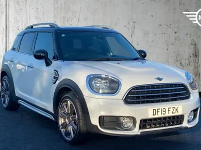 Usado Mini Cooper Countryman Exclusive 134 HP (98 kW) 2019 Branco SUV