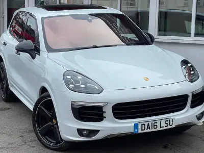 Used Porsche Cayenne 262 HP (192 kW) 2016 White SUV