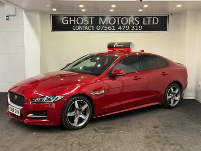 Gebraucht Jaguar XE R-Sport 180 PS (132 kW) 2019 Rot Limousine