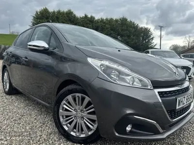 Begagnad Peugeot 208 Signature Sky 2019 Grå Halvkombi