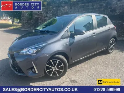 Used Toyota Yaris Hybrid 100 HP (73 kW) 2019 Grey Hatchback