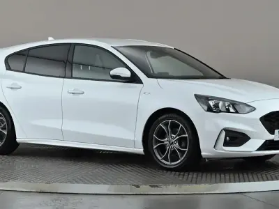 Used Ford Focus ST-Line 125 HP (91 kW) 2019 White Hatchback