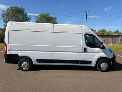 Käytetty Peugeot Boxer 140 HP (102 kW) 2022 Valkoinen Van