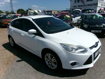 Used Ford Focus 125 HP (91 kW) 2011 White Hatchback