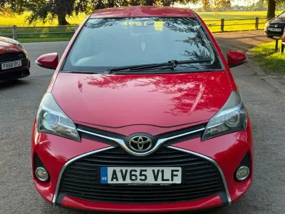 Used Toyota Yaris 69 HP (50 kW) 2015 Red Hatchback