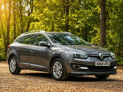 Usado Renault Mégane GrandTour Dynamique 110 HP (80 kW) 2014 Cinzento Carrinha