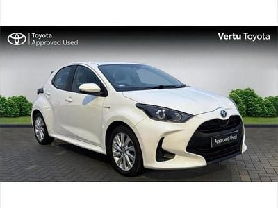 Used Toyota Yaris Hybrid 116 HP (85 kW) 2021 White Hatchback