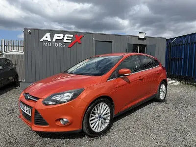 Gebraucht Ford Focus Zetec 125 PS (91 kW) 2012 Rot Kleinwagen