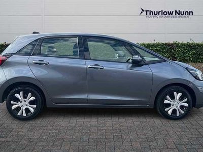 Begagnad Honda Jazz Hybrid 109 HK (80 kW) 2021 Grå Halvkombi