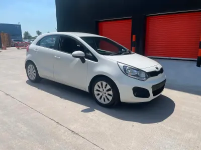 Used Kia Rio 84 HP (61 kW) 2013 White Hatchback