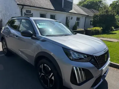 Usado Peugeot 2008 Allure 100 HP (73 kW) 2024 Cinzento SUV