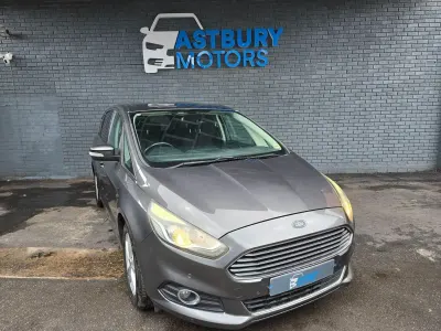 Usado Ford S-MAX Titanium 2016 Gris Monovolumen