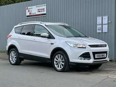 Usado Ford Kuga Titanium 150 CV (110 kW) 2016 Blanco SUV