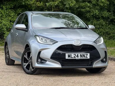 Second-hand Toyota Yaris Hybrid Design 116 CP (85 kW) 2024 Argintiu Hatchback