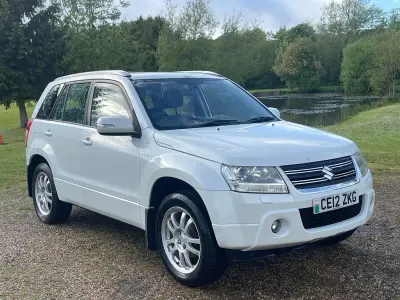 Used Suzuki Grand Vitara SZ-T 129 HP (94 kW) 2012 White SUV