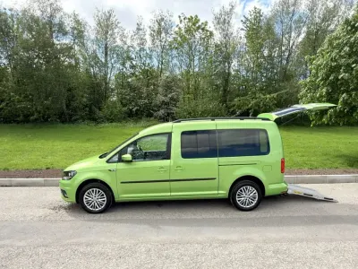 Usado VW Caddy Maxi Life 2020 Verde Monovolume