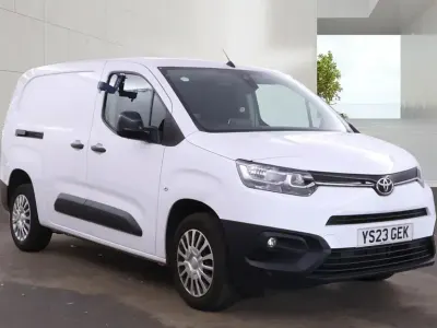 Used Toyota Proace 120 HP (88 kW) 2023 White MPV