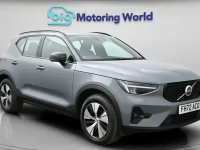 Usado Volvo XC40 Plus 211 HP (155 kW) 2023 Cinzento SUV