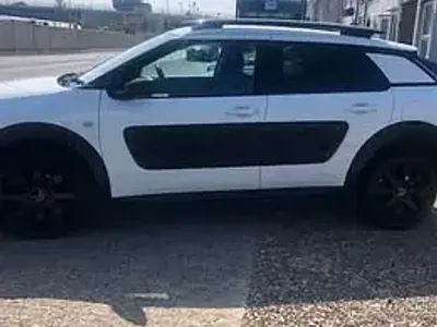 Used Citroën C4 Cactus Flair 108 HP (79 kW) 2016 White Hatchback