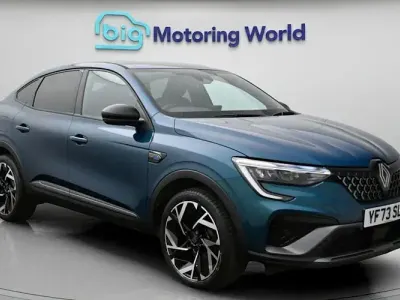 Begagnad Renault Arkana Esprit Alpine 145 HK (106 kW) 2024 Blå SUV