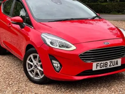 Used Ford Fiesta Zetec 101 HP (74 kW) 2018 Red Hatchback