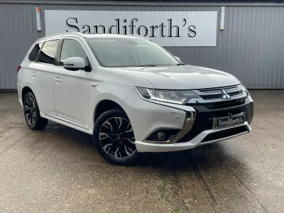 Used Mitsubishi Outlander P-HEV 203 HP (149 kW) 2016 White Estate