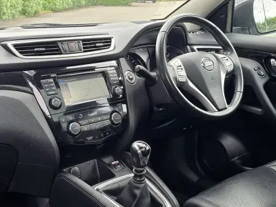 Used Nissan Qashqai Tekna 115 HP (84 kW) 2016 Silver SUV
