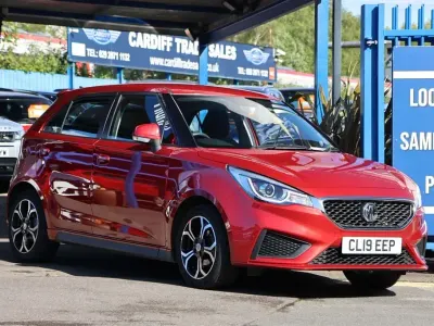 Begagnad MG MG3 Excite 106 HK (77 kW) 2019 Röd Halvkombi
