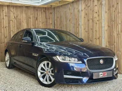 Używany Jaguar XF R-Sport 250 KM (183 kW) 2018 Niebieski Sedan/Limuzyna