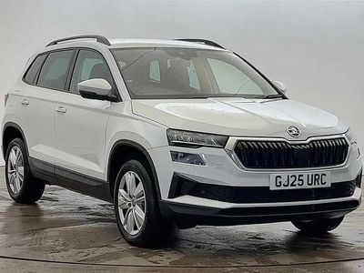 Moon white metallic Used 2025 Skoda Karoq SE SUV | £20,400 (Good price)