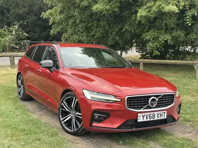 Used Volvo V60 R-Design Pro 2019 Red Estate