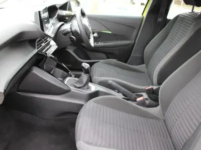 Used Peugeot 208 Active 74 HP (54 kW) 2023 Yellow Hatchback