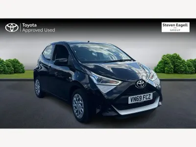 Used Toyota Aygo X-play 72 HP (52 kW) 2019 Black Hatchback