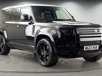Used Land Rover Defender HSE Dynamic 300 HP (220 kW) 2023 Santorini black SUV