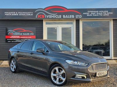 Usado Ford Mondeo Titanium 150 HP (110 kW) 2016 Cinzento Citadino