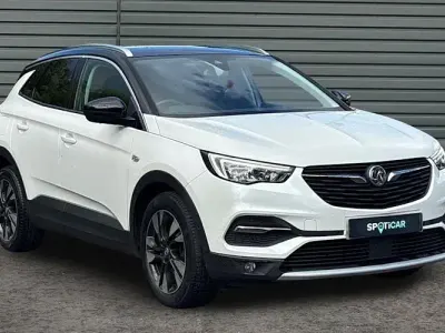 Used Vauxhall Grandland X SRi 131 HP (96 kW) 2020 White SUV