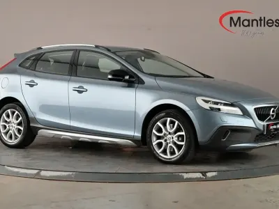 Used Volvo V40 Pro 152 HP (111 kW) 2017 Blue Hatchback