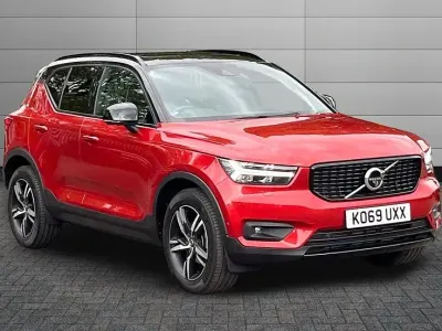 Used Volvo XC40 R-Design 161 HP (118 kW) 2020 Fusion red SUV