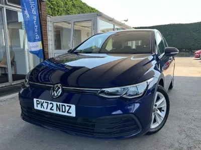 Used VW Golf VIII Life 110 HP (80 kW) 2022 Blue Hatchback