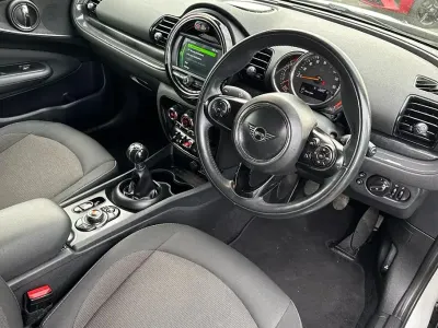 Usado Mini Cooper Clubman Classic 136 CV (100 kW) 2019 Plateado Familiar