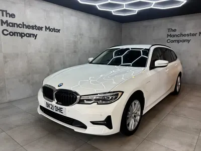 Begagnad BMW 330e Comfort Edition 2021 Vit Kombi