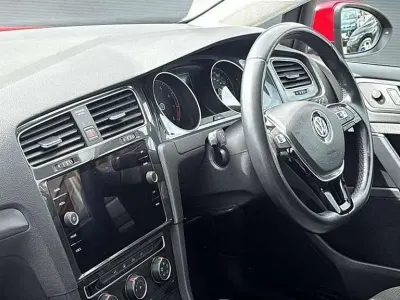 Used VW Golf VII SE 108 HP (79 kW) 2018 Red Hatchback