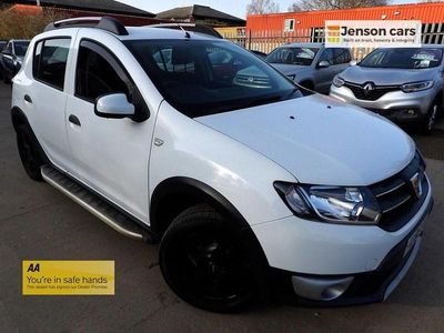 Used Dacia Sandero Lauréate 90 HP (66 kW) 2015 White Hatchback