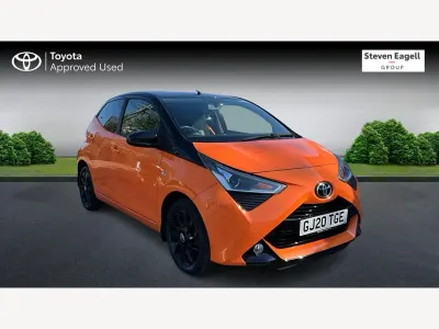 Begagnad Toyota Aygo X-cite 72 HK (52 kW) 2020 Orange Halvkombi