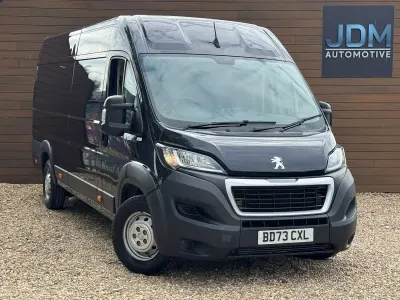 Usado Peugeot Boxer Premium 140 HP (102 kW) 2023 Cinzento Van