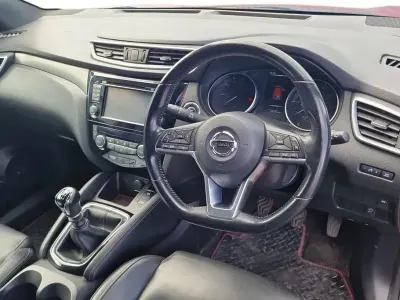 Used Nissan Qashqai S 115 HP (84 kW) 2018 Red SUV