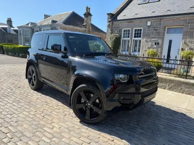 Używany Land Rover Defender HSE Dynamic 300 KM (220 kW) 2024 Czarny SUV