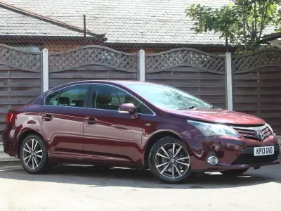 Used Toyota Avensis 150 HP (110 kW) 2013 Red Sedan