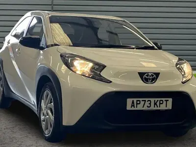 Used Toyota Aygo X PURE 72 HP (52 kW) 2023 White SUV