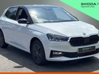 New Skoda Fabia Design Edition 85 HP (62 kW) 2026 Moon white metallic black magic pearl effect Hatchback